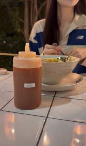 เอ็นดู! เจี๊ยบ พิจิตตรา สั่งชาบูร้านตัวเองเป็นหม้อ แต่ได้มาชามเดียวแบบพร้อมทาน จน บอย ออกปากแซว “พนักงานรู้ศักยภาพ!” กลัวลวกเองแล้วไม่ได้กลับบ้าน
