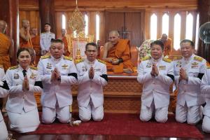 (คลิป)องคมนตรีเชิญสัญญาบัตรพัดยศ-ผ้าไตรถวาย "หลวงปู่ศิลา-หลวงปู่เวิน"