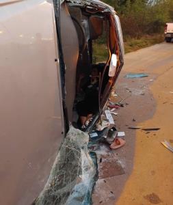 (คลิป)ตำรวจ ป.ป.ส.ไล่ล่ากระบะแก๊งขนไอซ์กว่า 500 กก.หนีข้าม จว. พุ่งชนสนั่นรถครูโคราชยับ สาหัส 2