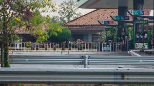 ชาวอุบลฯ ยังตื่นแห่เติมน้ำมัน ทำรถติดยาว หวั่นน้ำมันหมดจากสงครามอิหร่านและราคาแพงขึ้น