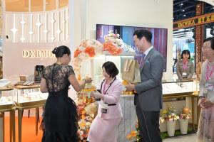 เจ้าฟ้าสิริวัณณวรีฯ เยี่ยมชมแบรนด์ เดอมอนด์ ไฟน์จิวเวลรี่เฮาส์สัญชาติไทย ในงาน Bangkok Gems &amp; Jewelry Fair ครั้งที่ 73