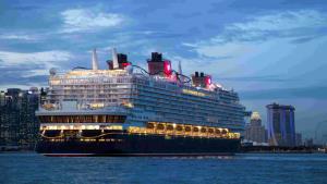 “Disney Adventure” เรือสำราญลำแรกจากดิสนีย์ที่ตั้งท่าเรือหลักในเอเชีย ถึงสิงคโปร์แล้ว!