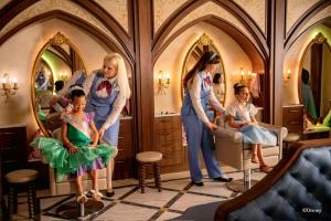 “Disney Adventure” เรือสำราญลำแรกจากดิสนีย์ที่ตั้งท่าเรือหลักในเอเชีย ถึงสิงคโปร์แล้ว!