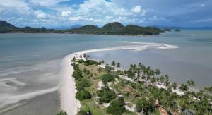 “แหลมหาด” เกาะยาวใหญ่ อันซีนพังงา หาดสวยติดอันดับโลก 