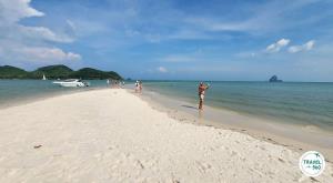หาดทรายบริเวณหัวแหลมหาด 