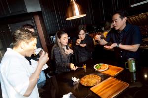 เปิดถ้ำเสือ “ เป็ก สัณณ์ชัย“ ฉายา “มาเฟียตัวจริง” ไม่ได้มาเล่นๆ