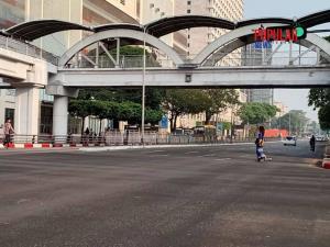 ถนนหลายสายในพม่า ‘โล่ง’ หลังเริ่มมาตรการสลับใช้รถตาม “วันคู่-คี่”