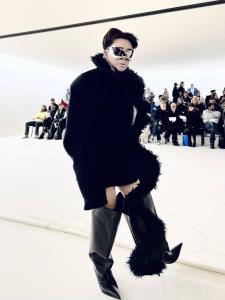 วสุ สกุลอนันต์ อดดูโชว์ “บาลองเซียก้า” ที่ปารีส