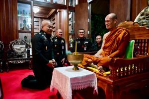 แม่ทัพภาคที่ 2 จัดพิธีพลีมวลสาร สร้างวัตถุมงคล “ยุทธบดินทร์–ศตวรรษ” มอบกำลังพลแนวชายแดน