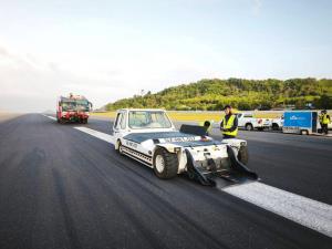 กลับมาใช้ได้แล้ว! รันเวย์สนามบินภูเก็ต เที่ยวบินได้รับผลกระทบ 100 เที่ยวบิน ผู้โดยสารกว่า 18,000 คน