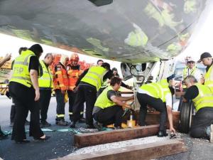 กลับมาใช้ได้แล้ว! รันเวย์สนามบินภูเก็ต เที่ยวบินได้รับผลกระทบ 100 เที่ยวบิน ผู้โดยสารกว่า 18,000 คน