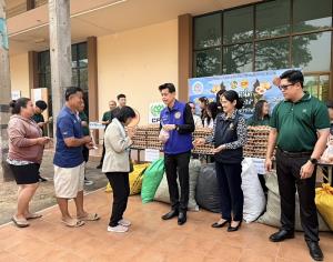 “ตลาดนัดใบไม้แลกไข่” โมเดลสันกำแพง ชวนชุมชนเปลี่ยนใบไม้แห้งเป็นไข่ไก่ ลดเผา ลดฝุ่น