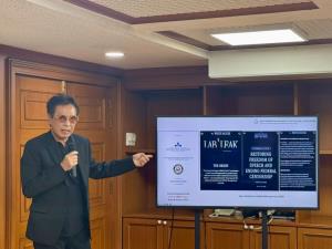 ศูนย์ความเป็นเลิศด้านการแพทย์ฯ-วิทยาลัยการแพทย์แผนตะวันออก ม.รังสิต แถลงผลศึกษาสุขภาพคนไทยหลังโควิด พบผิดปกติหลายระบบ เตรียมวิจัยสมุนไพรรับมือโรคอุบัติใหม่