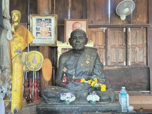 เหรียญสารพัดนึก ปี 2517 หลวงพ่อทิพย์ วัดโพธิ์ทอง จ.บุรีรัมย์