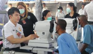 ผู้เข้าอบรม บ.ย.ส. รุ่น 28-30 ลงพื้นที่เรือนจำตะกั่วป่า จ.พังงา ตรวจตา-ตัดแว่นผู้ต้องขัง พร้อมมอบเครื่องมือแพทย์ให้รพ.