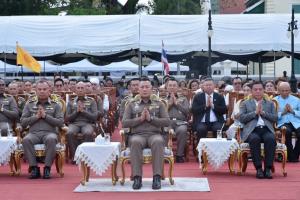 ผบ.ตร.นำพิธีอุปสมบทหมู่ นรต. 108 นาย ถวายเป็นพระราชกุศล "สมเด็จพระพันปีหลวง"