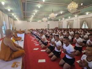 ผบ.ตร.นำพิธีอุปสมบทหมู่ นรต. 108 นาย ถวายเป็นพระราชกุศล "สมเด็จพระพันปีหลวง"