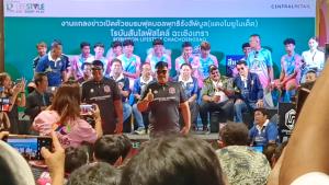 "อ.สกล" นำทีมฟุตบอลแตงโมยูไนเต็ด พร้อม 2โค้ชผู้ช่วยเปิดตัวอย่างเป็นทางการ