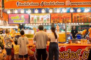 ล็อกหลักล้าน!! ปรากฏการณ์ “วัดไร่ขิง” โกยทรัพย์ นี่ “งานวัด” หรือ “สนามการค้า”?