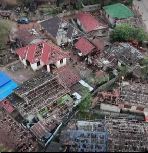 สภาพความเสียหายของบ้านเรือน และยานพาหหนะในนครหลวงเวียงจันทน์ หลังถูกพายุลูกเห็บยักษ์ซัดถล่มลงมาช่วงเย็นวานนี้