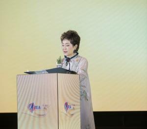 องคมนตรีร่วมงานรับมอบตำแหน่งคณะกรรมการสมัยที่ 13 พร้อมฉลองครบรอบ 25 ปี ส.ธุรกิจไทยรุ่นใหม่