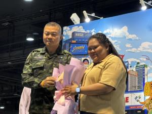‘พล.อ.บุญสิน’ เปิดตัวหนังสือ “ชีวิตที่ไม่คิดเสียใจ” สะท้อนบทเรียนชีวิตราชการแฟนคลับแห่ร่วมงานแน่น ต่อคิวขอลายเซ็นยาวในงานสัปดาห์หนังสือฯ