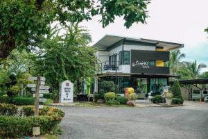 แสงทองรีสอร์ท จ.น่าน  ที่พักบรรยากาศใกล้ชิดธรรมชาติสีเขียว ภูเขา ทุ่งนา เติมพลังวันหยุด และช่วยต่อลมหายใจ ผปก.รีสอร์ท
