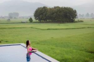 แสงทองรีสอร์ท จ.น่าน  ที่พักบรรยากาศใกล้ชิดธรรมชาติสีเขียว ภูเขา ทุ่งนา เติมพลังวันหยุด และช่วยต่อลมหายใจ ผปก.รีสอร์ท