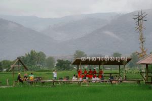 แสงทองรีสอร์ท จ.น่าน  ที่พักบรรยากาศใกล้ชิดธรรมชาติสีเขียว ภูเขา ทุ่งนา เติมพลังวันหยุด และช่วยต่อลมหายใจ ผปก.รีสอร์ท