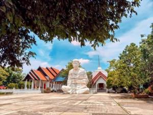 ศรัทธาหลั่งไหล! 13 เม.ย. 69 เชิญพุทธศาสนิกชนร่วม ‘ปิดทองเปลี่ยนจีวรสรีระหลวงพ่อสิงห์’ วัดไผ่เหลือ ซ.กันตนา บางใหญ่ นนทบุรี สืบสานบุญใหญ่วันสงกรานต์ น้อมถวายสังฆบูชา–อาจาริยบูชา