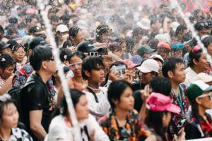 ปักหมุด 5 แลนด์มาร์ก สงกรานต์กรุงเทพ สนุกครบทุกสไตล์ เปียกให้สุดทั้งเมือง