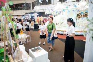 นศ.ราชมงคลพระนคร สร้างสรรค์โคมไฟผีสไตล์โมเดิร์น พร้อมขนผลงานด้านสถาปัตย์โชว์ กว่า 60 ชิ้น