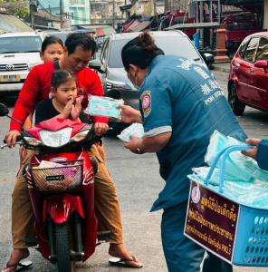 ป่อเต็กตึ๊ง ลงพื้นที่ภาคเหนือแจกหน้ากากอนามัยผู้ได้รับผลกระทบฝุ่น PM 4.4 แสนชิ้น