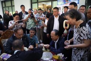 ลุงป้อมเปิดมูลนิธิป่ารอยต่อฯ เพื่อน ตท.6 - อดีตผู้นำเหล่าทัพ-คนใกล้ชิดร่วมรดน้ำฯ รับพร
