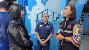 พม.นนทบุรี ลงพื้นที่ช่วย น้องเบญ เด็กหญิงเก็บขยะเลี้ยงครอบครัว ปิดรับบริจาคแล้วหลังยอดพุ่ง 1 ล้าน