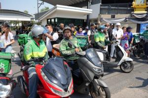 กอ.รมน.ลุยแก้ค่าครองชีพ เปิด ‘ตู้ปันน้ำใจ’ ผนึกกำลังรัฐ–เอกชน ช่วยประชาชนทั่วประเทศ