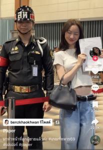เปิดวาร์ป ‘น้องเปเปอร์’ เจ้าของฉายา ‘นางฟ้าอัสสัม’ สวยออร่าพุ่งกลางหน่วยเกณฑ์ทหาร 69 (ชมคลิป)