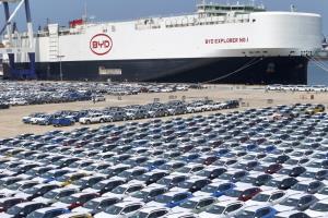 จีนเปิดแนวรุกตลาดรถยนต์โลก ทะลุ 1.7 ล้านคันไตรมาสแรก “BYD–SAIC–Geely” นำทัพบุก