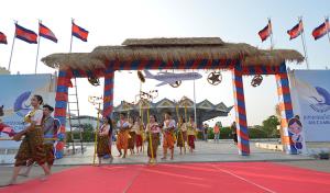 สื่อเขมรเผยภาพบรรยากาศสนามบินพนมเปญเก่า อ้างคนใช้พื้นที่คึกคักฉลองเทศกาลปีใหม่