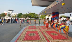สื่อเขมรเผยภาพบรรยากาศสนามบินพนมเปญเก่า อ้างคนใช้พื้นที่คึกคักฉลองเทศกาลปีใหม่