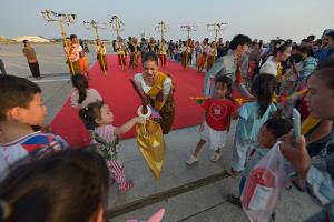 สื่อเขมรเผยภาพบรรยากาศสนามบินพนมเปญเก่า อ้างคนใช้พื้นที่คึกคักฉลองเทศกาลปีใหม่