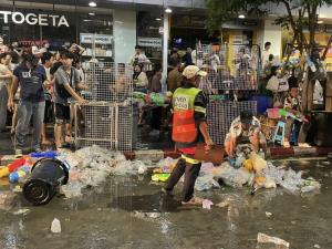 กทม. เผยยอดขยะสงกรานต์วันที่ 13 เม.ย. รวม 86.32 ตัน รุกแคมเปญชวนชาวสาดเปลี่ยนปืนฉีดน้ำเก่าเป็น "น้ำมันแนฟทา" ลดขยะพลาสติก