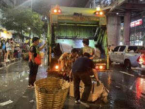 กทม. เผยยอดขยะสงกรานต์วันที่ 13 เม.ย. รวม 86.32 ตัน รุกแคมเปญชวนชาวสาดเปลี่ยนปืนฉีดน้ำเก่าเป็น "น้ำมันแนฟทา" ลดขยะพลาสติก