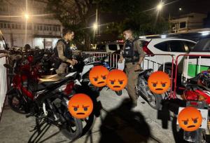 ตร.ลาดพร้าวเข้มงวด ยึดรถจยย.โจ๋แต่งซิ่ง ดัดแปลงท่อไอเสีย ก่อความรำคาญ บนถนนซอยลาดพร้าว 101 ขณะเล่นสาดน้ำสงกรานต์