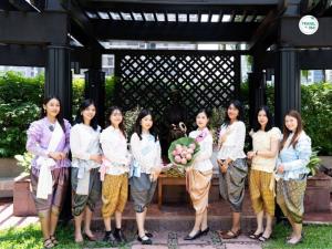 ใส่ชุดไทย-พับดอกบัว สัมผัสประสบการณ์ข้าวแช่แนวใหม่ ที่ “โรงแรม ดิ แอทธินี โฮเทล แบงค็อก”