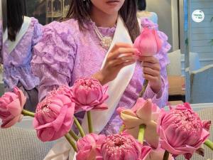 ใส่ชุดไทย-พับดอกบัว สัมผัสประสบการณ์ข้าวแช่แนวใหม่ ที่ “โรงแรม ดิ แอทธินี โฮเทล แบงค็อก”