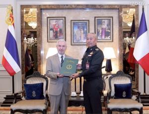 “ผบ.ทบ.” พบ ทูตฝรั่งเศส กระชับความร่วมมือด้านยุทโธปกรณ์–การศึกษา ย้ำจุดยืนไทยแก้ปัญหาชายแดนด้วยสันติวิธี