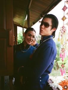 “คิมเบอร์ลี่” น้ำตาไหลเห็น “ณเดชน์-ญาญ่า” มีความสุขในวันแต่งงาน อากาศร้อนทำอะไรความรักไม่ได้