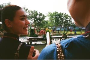 “คิมเบอร์ลี่” น้ำตาไหลเห็น “ณเดชน์-ญาญ่า” มีความสุขในวันแต่งงาน อากาศร้อนทำอะไรความรักไม่ได้