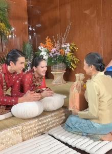 “แม่แก้ว” เปิดถุงของขวัญต้อนรับลูกสะใภ้ “ญาญ่า” ที่เตรียมไว้เป็น 10 ปี ดีใจหลายได้เป็นแม่ย่าแล้ว